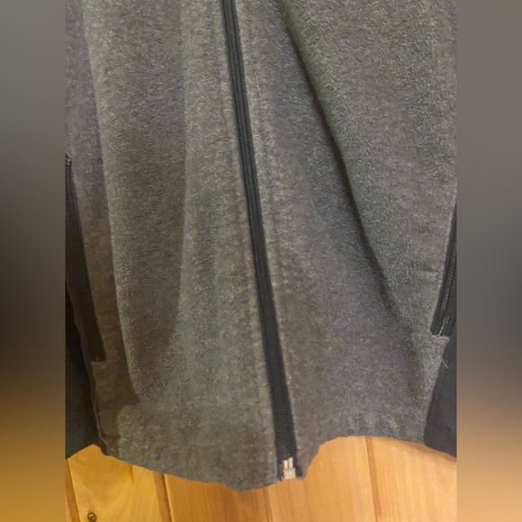 Champion Men’s Gray and Black Zip-Up Fleece Jacket - Picture 7 of 12